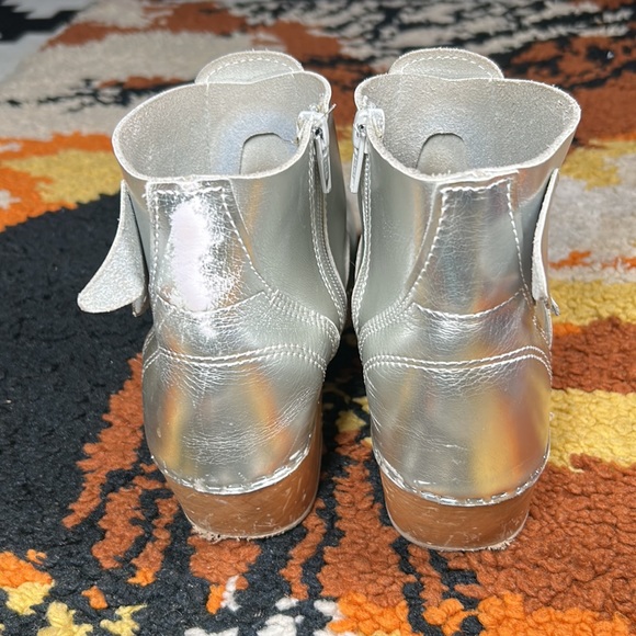Rad af, silver, winged clogs!! - Picture 5 of 14